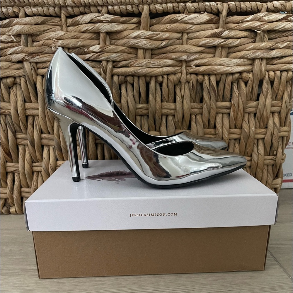 Jessica Simpson silver pumps brand new with tags size women 8